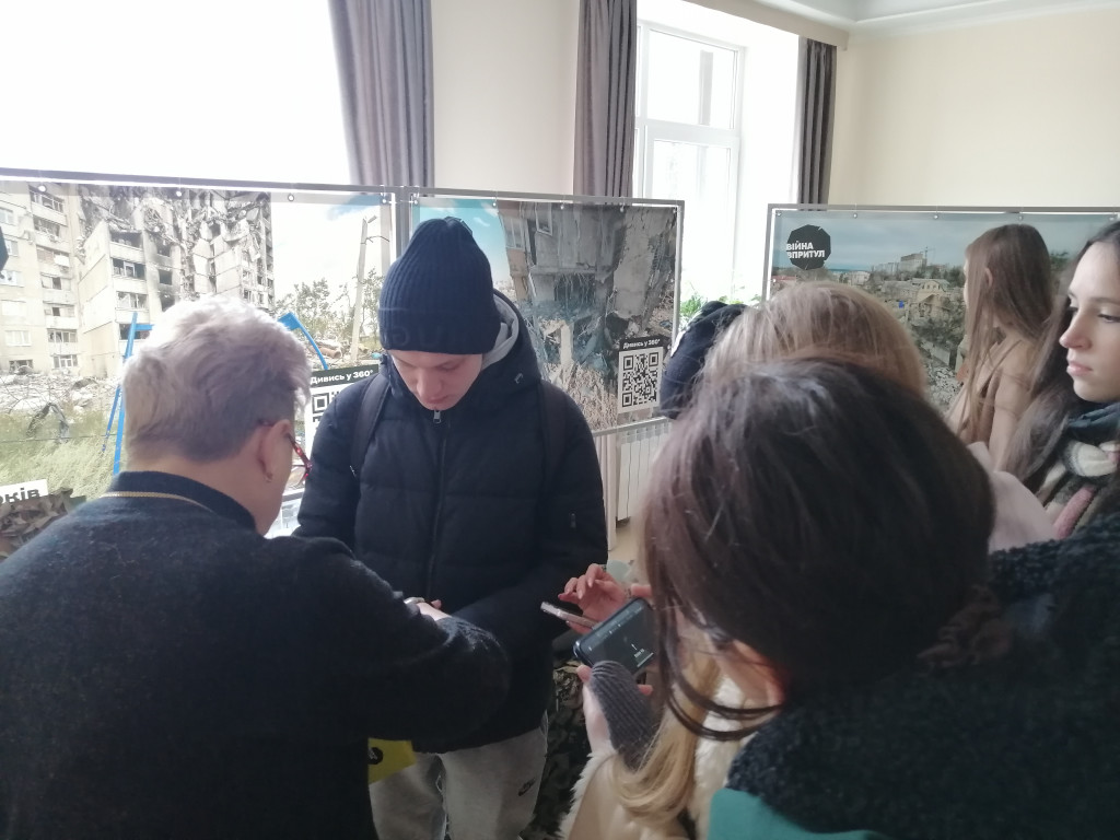 Відвідування проєкту «Війна впритул»